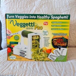 Veggetti Pro table top spiral vegetable cutter NEW IN BOX